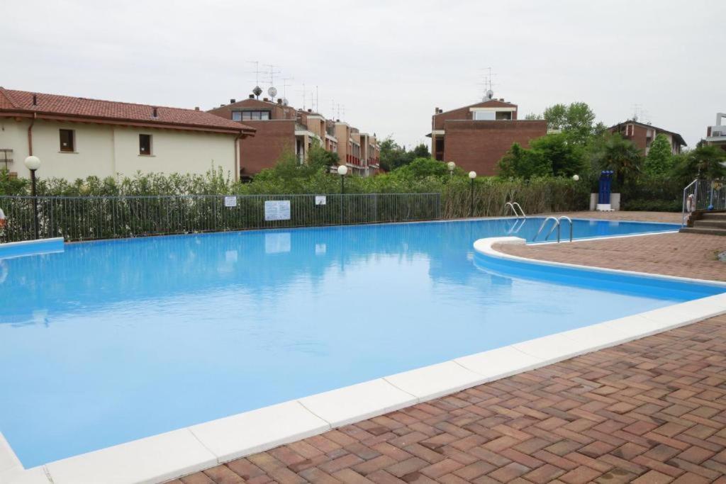 Garden Residence Appartamento Con Terrazzo E Piscina Desenzano del Garda Exterior foto